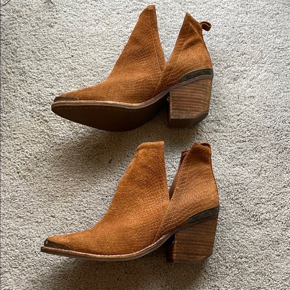 Jeffrey Campbell Brown Textured Women's Ankle Boots - Picture 4 of 11